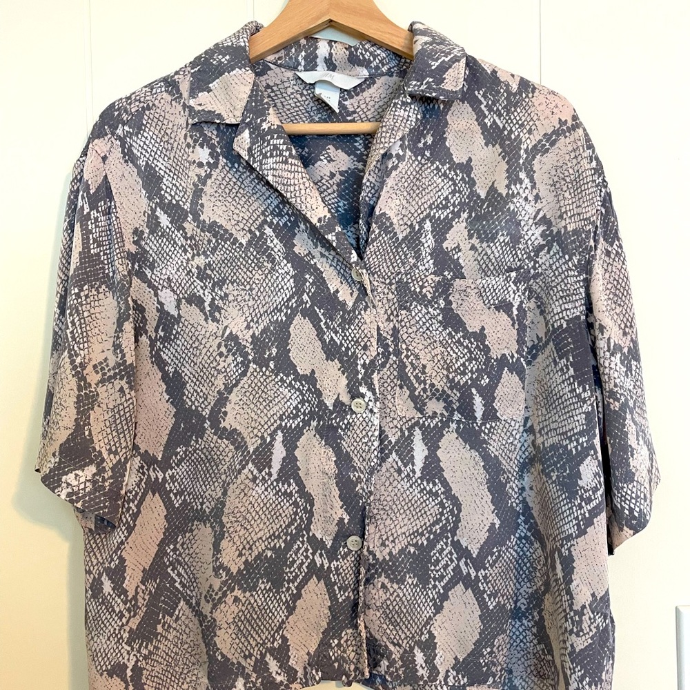Brand: H&M; Color: Gray; Size:Xs